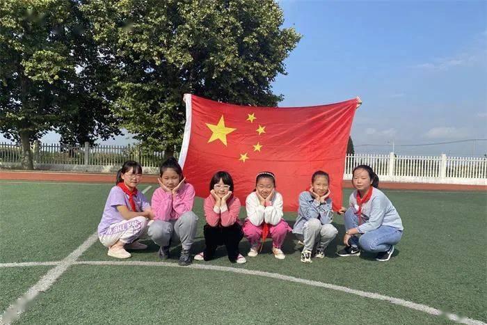 飞跃沙丘的小球